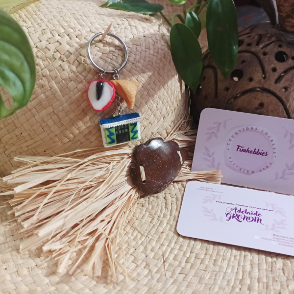 souvenir réunion: letchi /samoussa/case créole