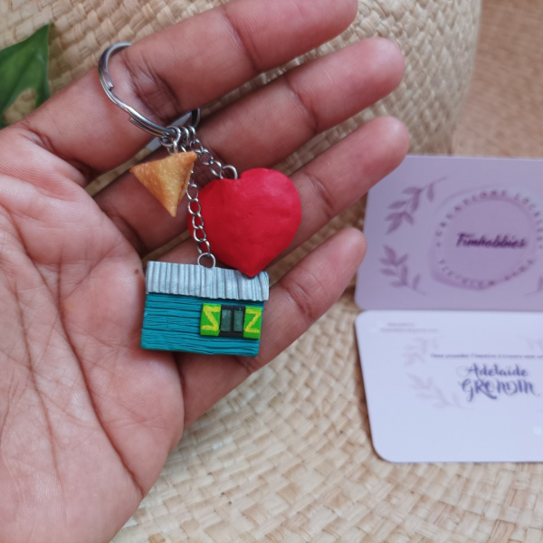 souvenir réunion: case créole/samoussa/anthurium