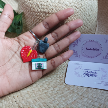 souvenir réunion: anthurium/pilon/case créole