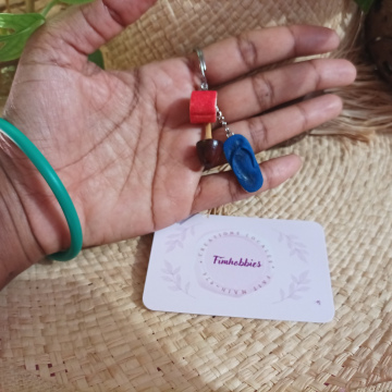 souvenir réunion: toupie / chemin de fer / savate