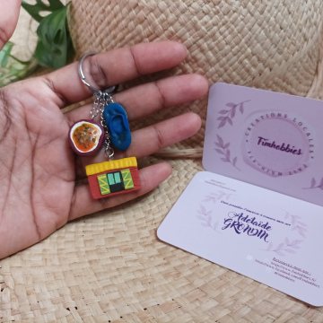 souvenir réunion: case créole/savate/fruit de la passion